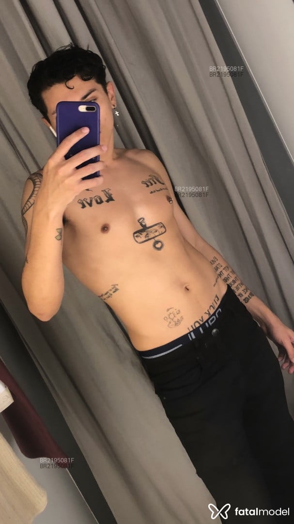 Acompanhante homem com cabelo colorido de olhos pretos em São Paulo Acompanhante homem com cabelo colorido de olhos pretos em São Paulo - Gui Coelho