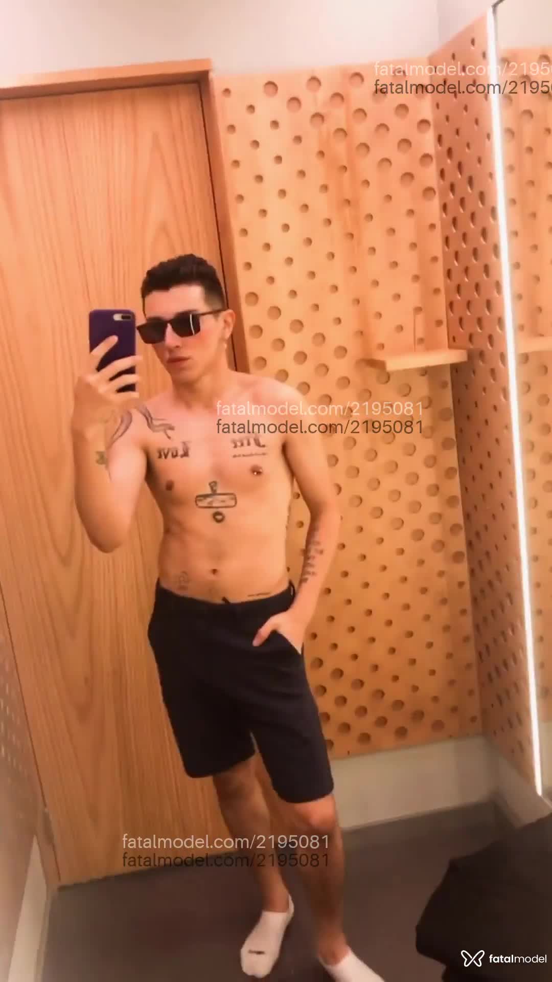 Acompanhante homem com cabelo colorido de olhos pretos em São Paulo Acompanhante homem com cabelo colorido de olhos pretos em São Paulo - Gui Coelho
