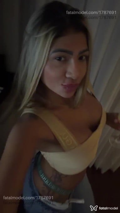 Acompanhante mulher loira (o) de olhos mel em Caruaru Acompanhante mulher loira (o) de olhos mel em Caruaru - Isabelle Valentina