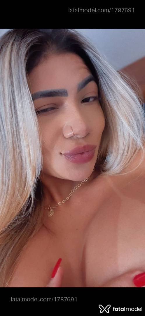 Acompanhante mulher loira (o) de olhos castanhos - Isabelle Valentina