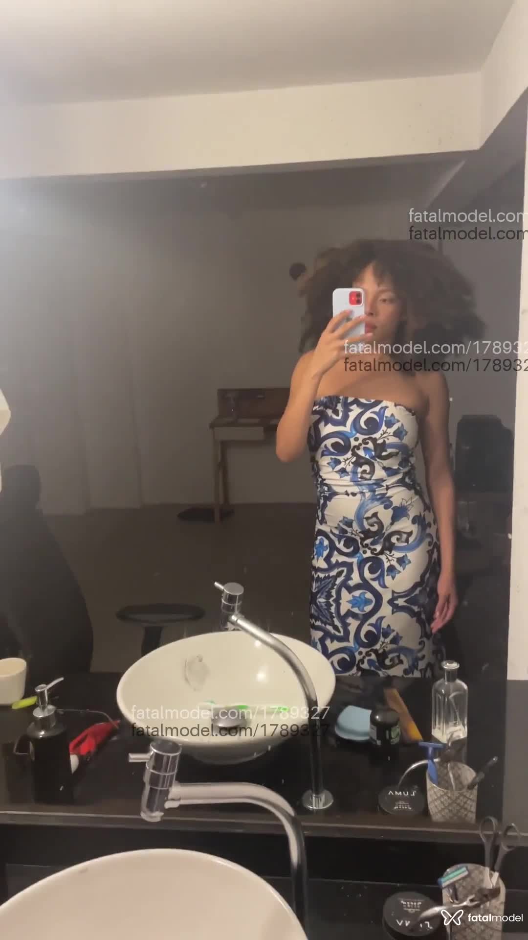 Acompanhante mulher com cabelo castanho de olhos mel - Anja