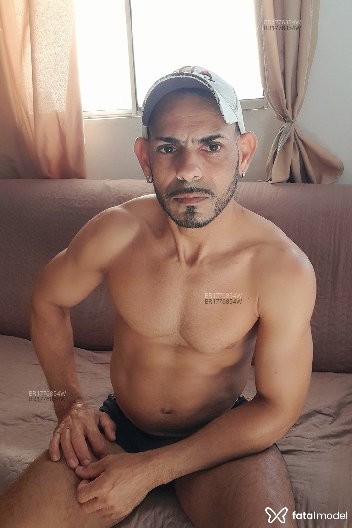 Acompanhante homem morena (o) de olhos castanhos em Virtual - Marcos