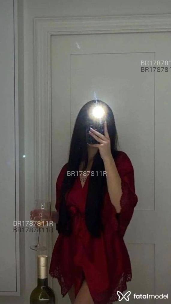 Acompanhante mulher morena (o) de olhos castanhos - Kamilla Pimentel Acompanhante mulher morena (o) de olhos castanhos - Kamilla Pimentel