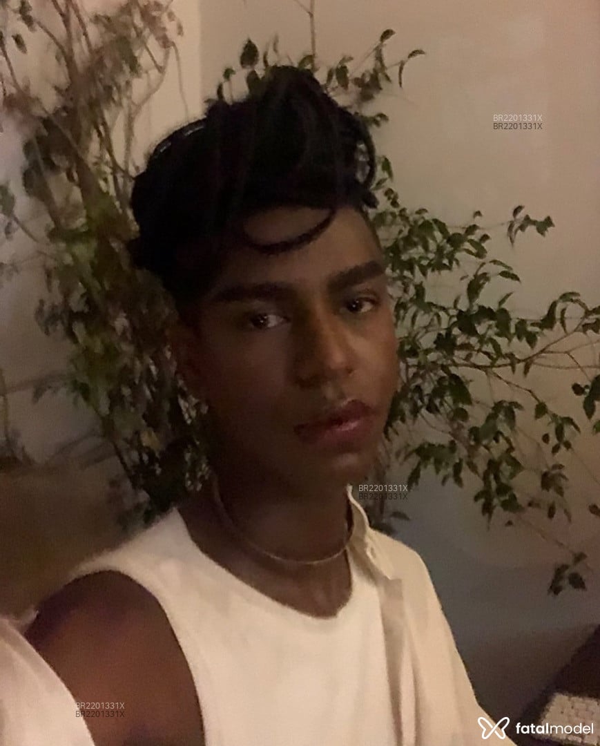 Acompanhante não-binário com cabelo castanho de olhos pretos em São Paulo - Ryan Albuquerque