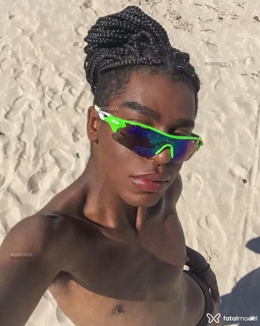 Acompanhante não-binário com cabelo castanho de olhos pretos em São Paulo - Ryan Albuquerque