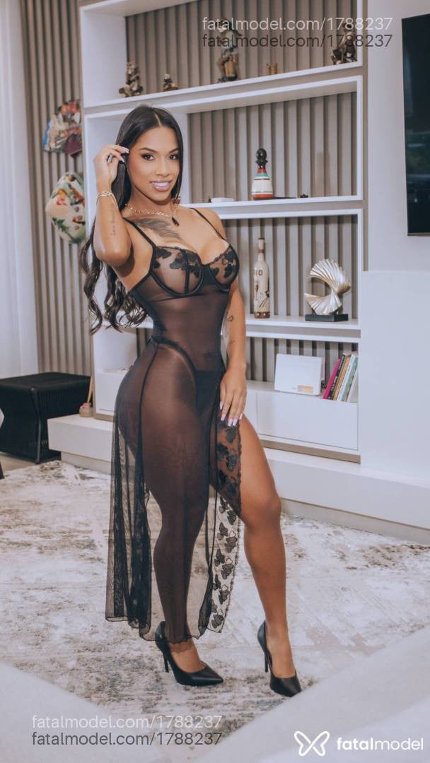 Acompanhante mulher com cabelo castanho de olhos castanhos - Ana Coimbra
