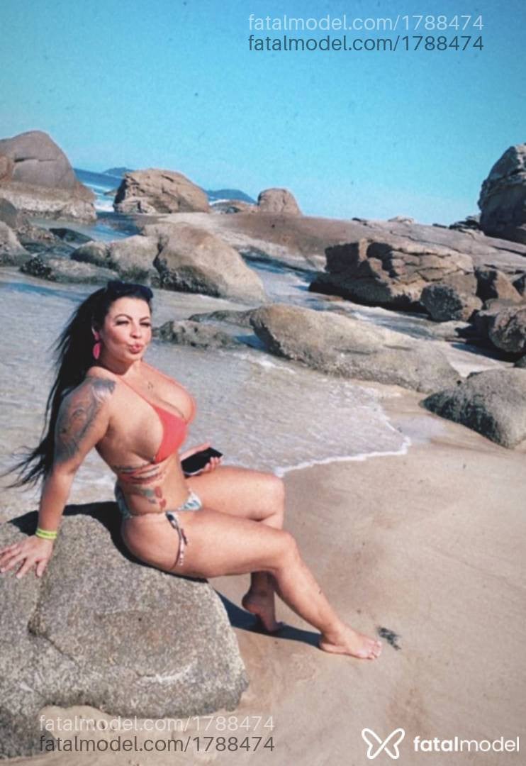 Acompanhante mulher morena (o) de olhos castanhos - Ayla brahin