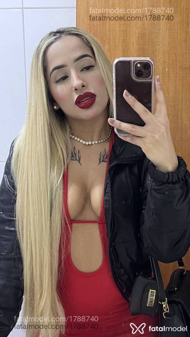 Acompanhante mulher loira (o) de olhos pretos em Rio de Janeiro Acompanhante mulher loira (o) de olhos pretos em Rio de Janeiro - Aline Maia