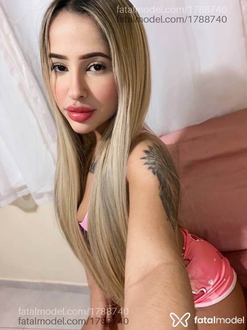 Acompanhante mulher loira (o) de olhos pretos - Aline Maia