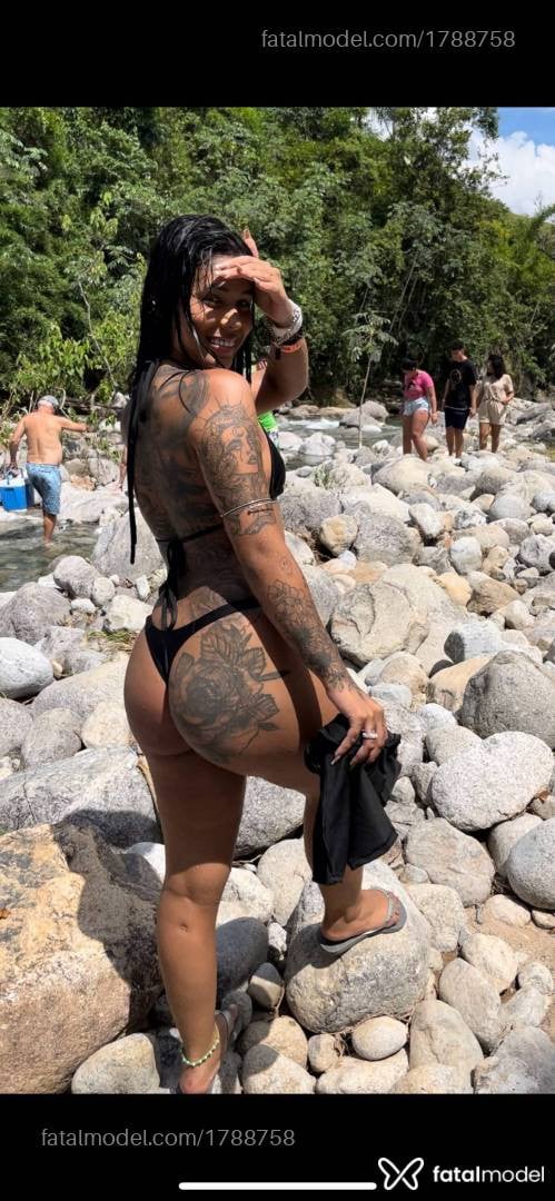Acompanhante mulher morena (o) de olhos pretos - Jady Ferraz