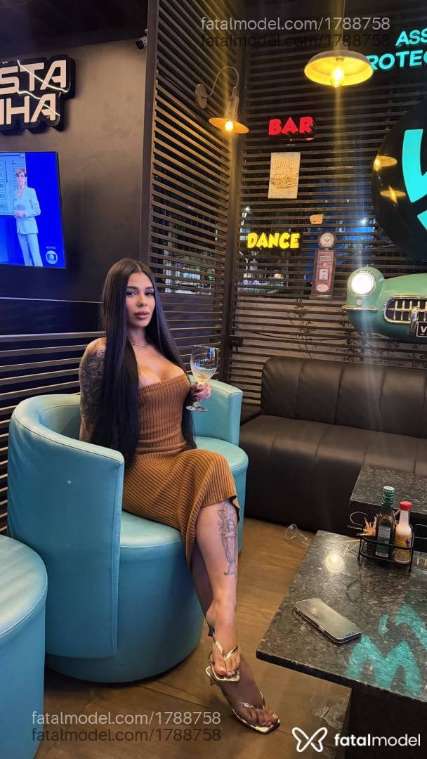 Acompanhante mulher morena (o) de olhos pretos - Jady Ferraz