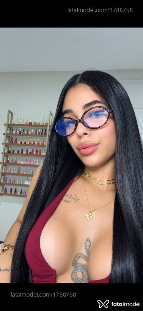Acompanhante mulher morena (o) de olhos pretos - Jady Ferraz