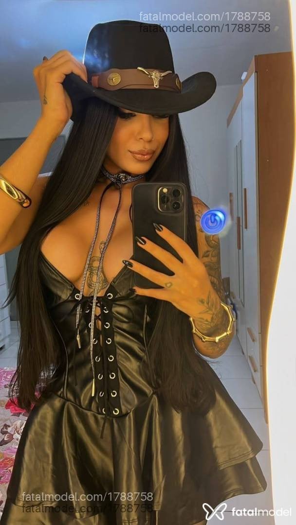 Acompanhante mulher morena (o) de olhos pretos - Jady Ferraz