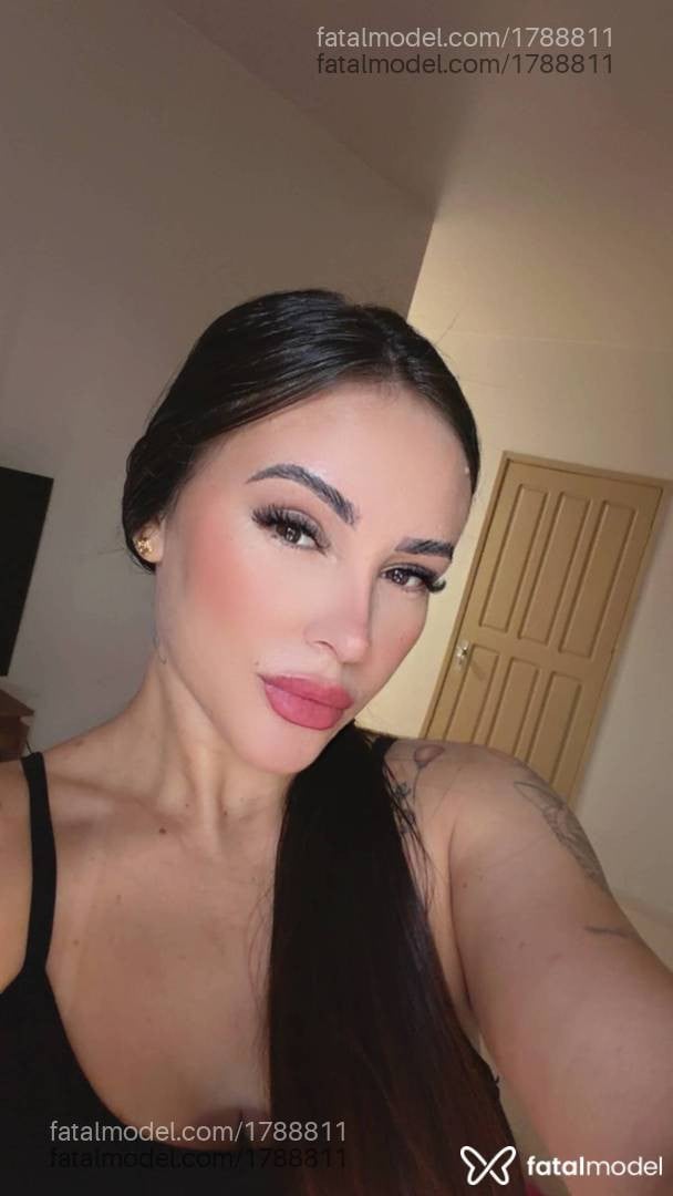 Acompanhante mulher com cabelo castanho de olhos castanhos - Alana