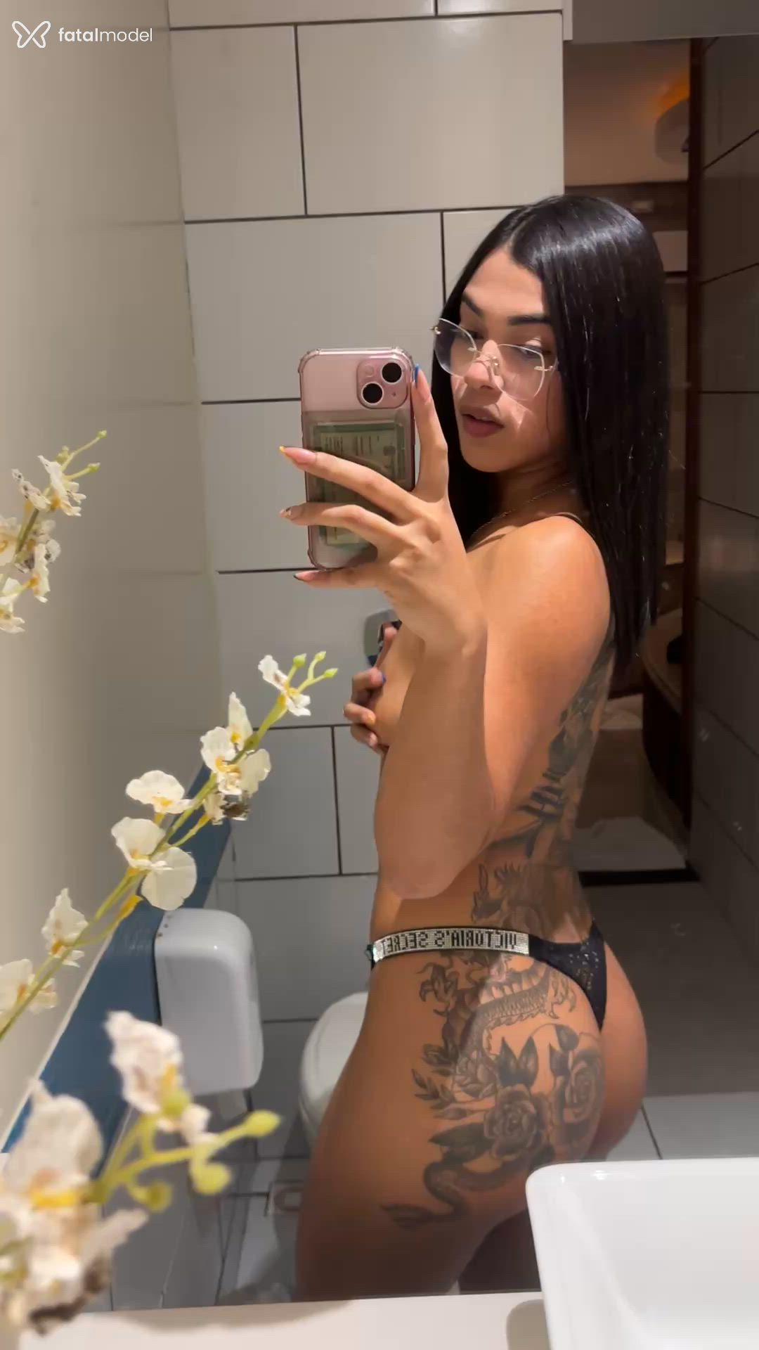 Acompanhante mulher morena (o) de olhos castanhos - Ágatha Moura