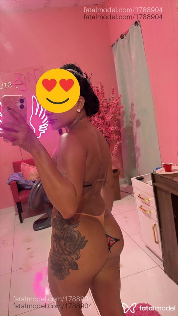 Acompanhante mulher morena (o) de olhos castanhos - Isís