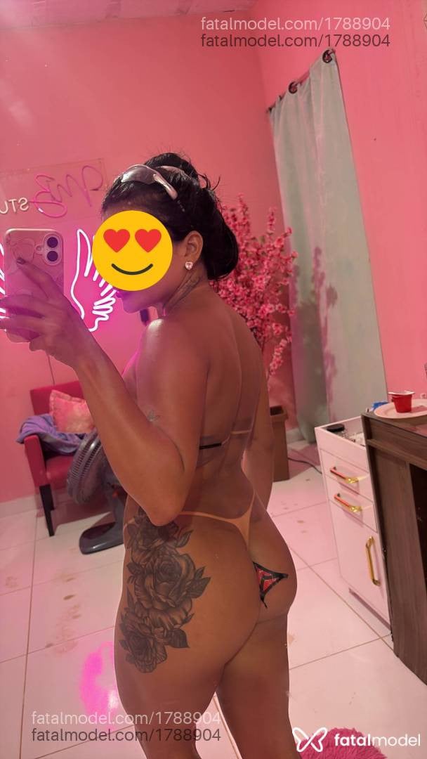 Acompanhante mulher morena (o) de olhos castanhos - Isís