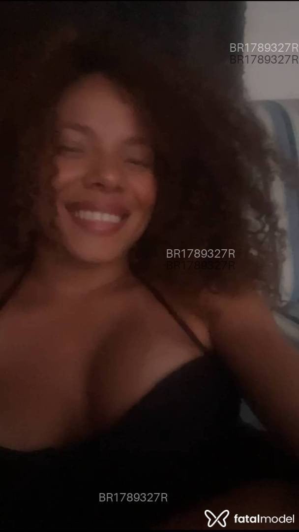 Acompanhante mulher com cabelo castanho de olhos mel - Anja