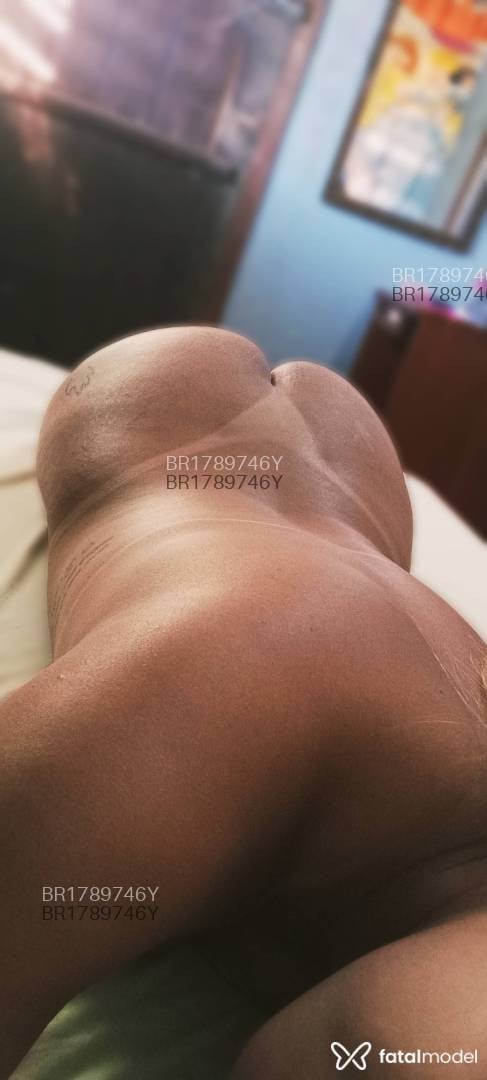 Acompanhante mulher com cabelo castanho de olhos castanhos em Santiago - Leticia