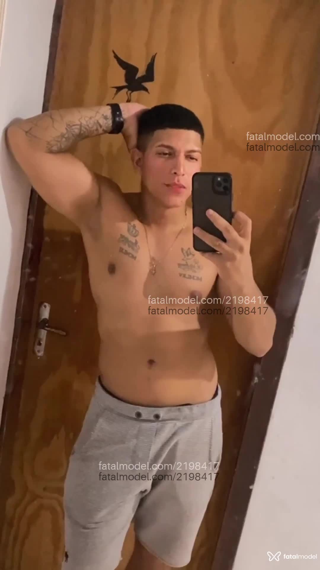 Acompanhante homem com cabelo castanho de olhos castanhos - Talisson Resende Acompanhante homem com cabelo castanho de olhos castanhos - Talisson Resende