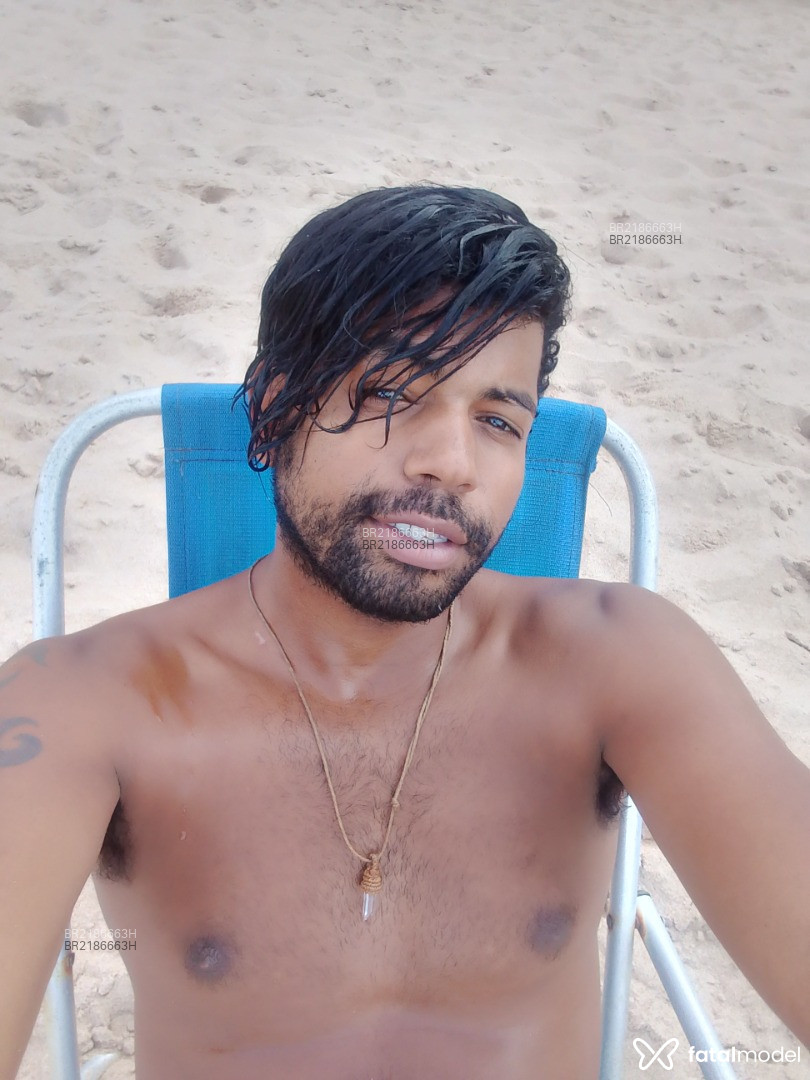 Acompanhante homem morena (o) de olhos castanhos em João Pessoa - Edgyn