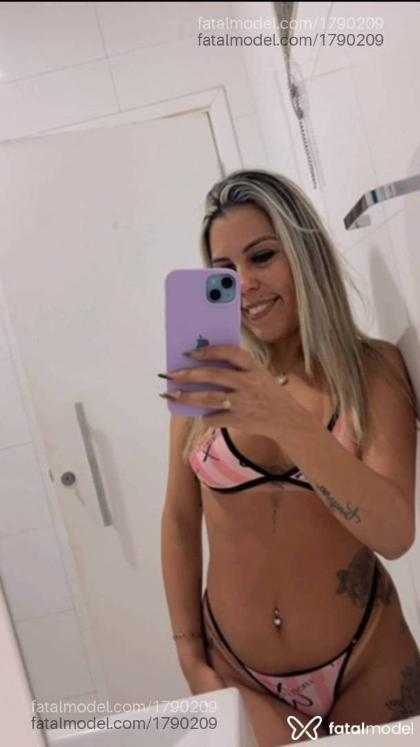 Acompanhante mulher loira (o) de olhos castanhos - Sophia Ferreira