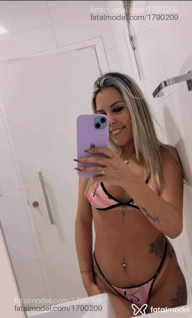Acompanhante mulher loira (o) de olhos castanhos - Sophia Ferreira