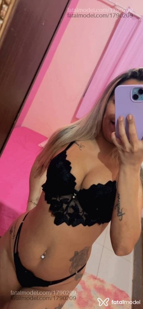 Acompanhante mulher loira (o) de olhos castanhos - Sophia Ferreira