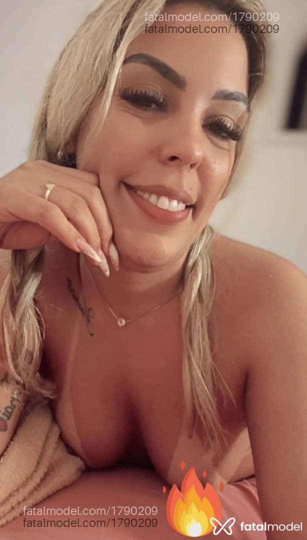 Acompanhante mulher loira (o) de olhos castanhos - Sophia Ferreira
