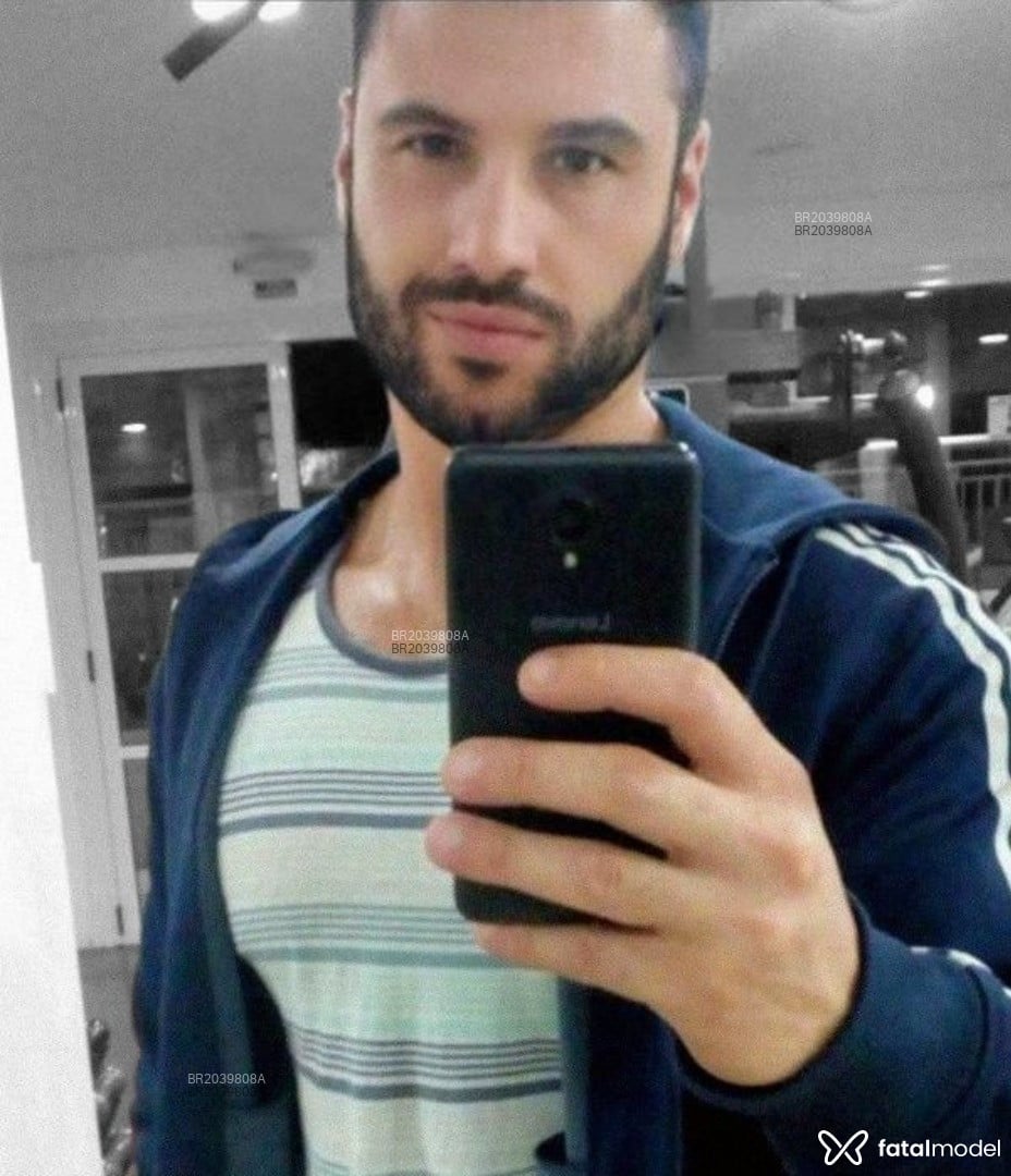 Acompanhante homem com cabelo castanho de olhos castanhos em São Paulo Acompanhante homem com cabelo castanho de olhos castanhos em São Paulo - Christyan
