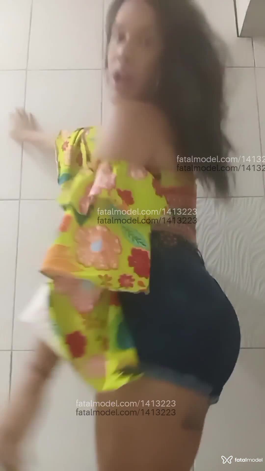 Acompanhante travesti com cabelo castanho de olhos castanhos em Brasília Acompanhante travesti com cabelo castanho de olhos castanhos em Brasília - Isiss