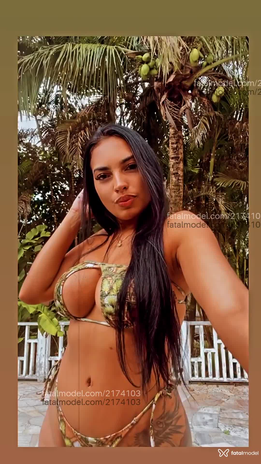 Acompanhante mulher morena (o) de olhos castanhos em Guarujá Acompanhante mulher morena (o) de olhos castanhos em Guarujá - Heloa
