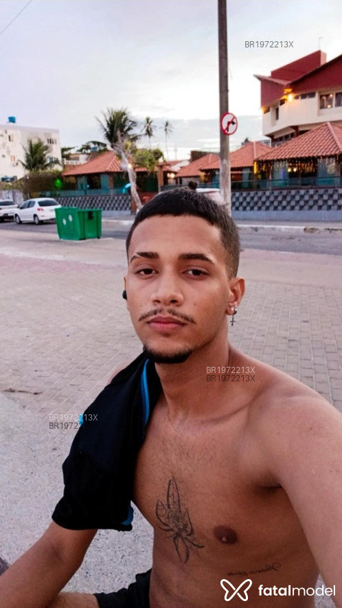 Acompanhante homem com cabelo castanho de olhos castanhos em Virtual Acompanhante homem com cabelo castanho de olhos castanhos em Virtual - caizin