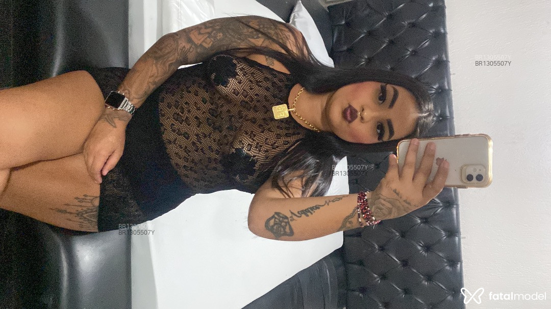 Acompanhante mulher morena (o) de olhos castanhos em Virtual Acompanhante mulher morena (o) de olhos castanhos em Virtual - Brenda
