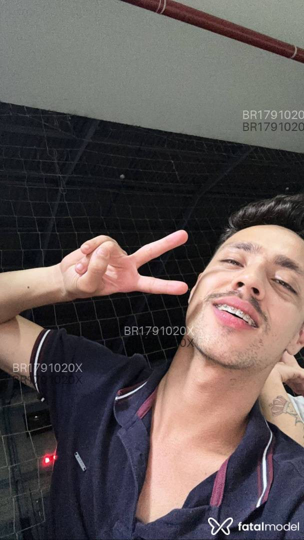 Acompanhante homem com cabelo castanho de olhos castanhos em Virtual Acompanhante homem com cabelo castanho de olhos castanhos em Virtual - Angel