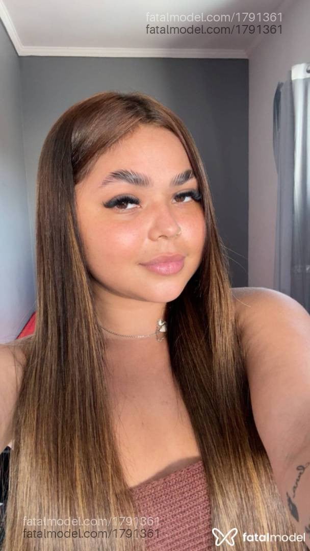 Acompanhante mulher com cabelo castanho de olhos castanhos - Laura