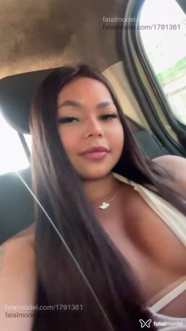 Acompanhante mulher com cabelo castanho de olhos castanhos - Laura Martinelli Acompanhante mulher com cabelo castanho de olhos castanhos - Laura Martinelli