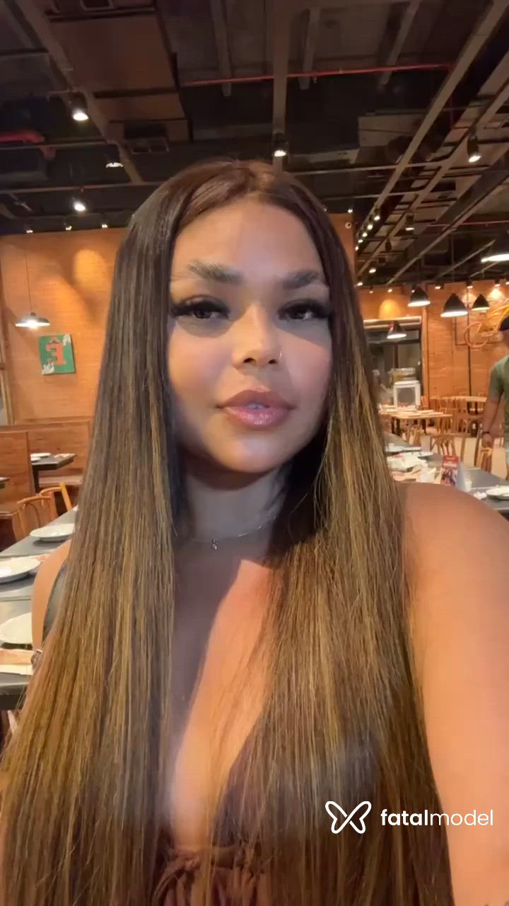 Acompanhante mulher com cabelo castanho de olhos castanhos - Laura