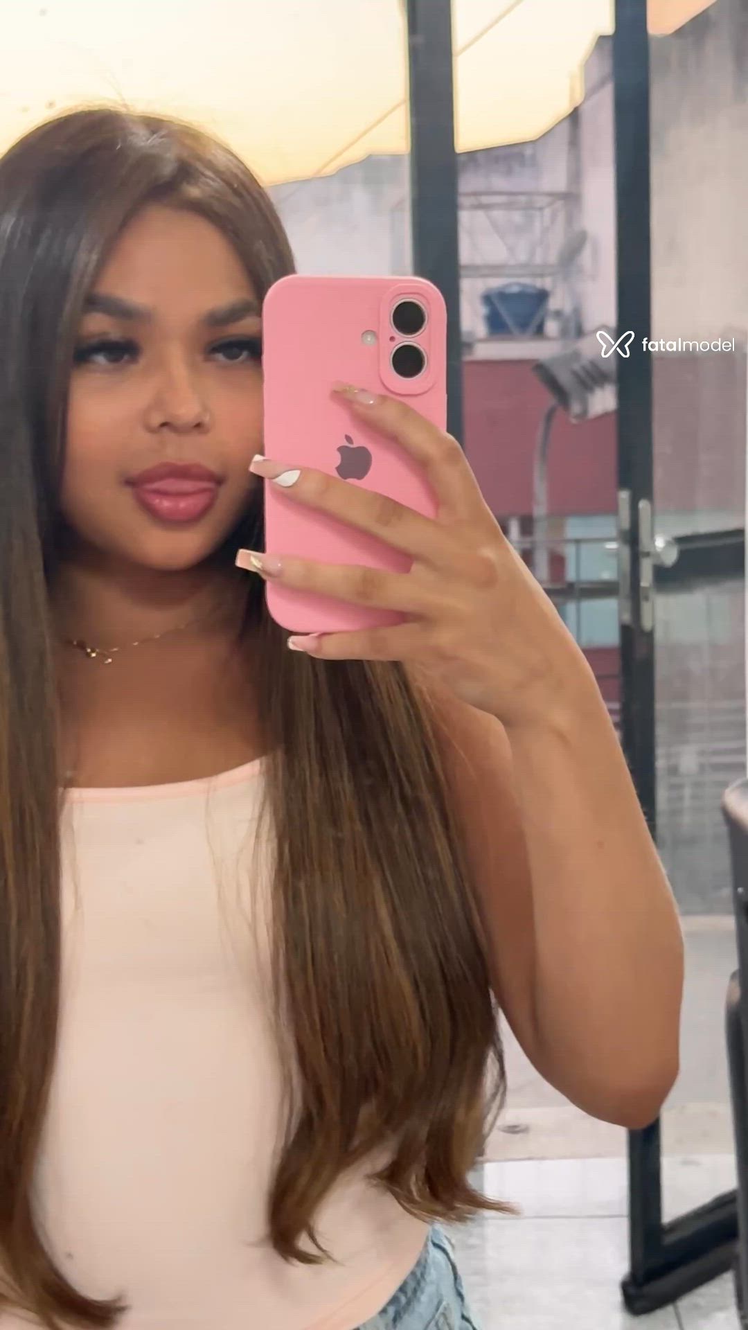 Acompanhante mulher com cabelo castanho de olhos castanhos - Laura
