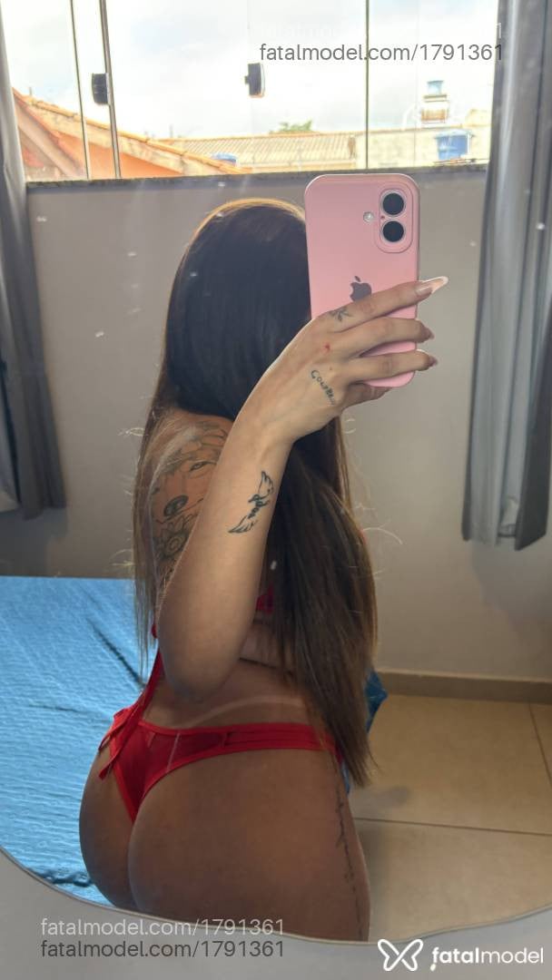 Acompanhante mulher com cabelo castanho de olhos castanhos - Laura