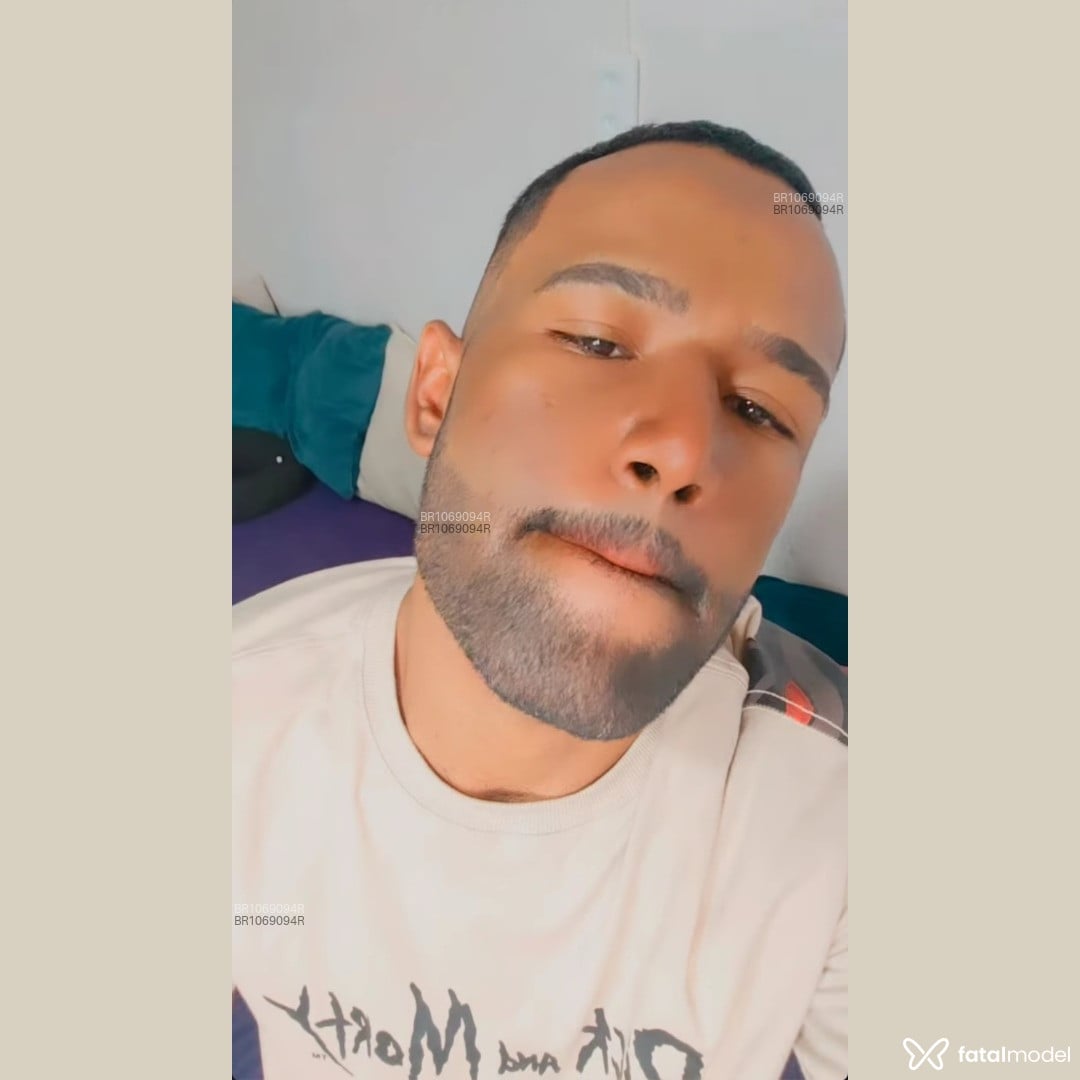 Acompanhante homem com cabelo castanho de olhos pretos em Brasília Acompanhante homem com cabelo castanho de olhos pretos em Brasília - Cavalonegro