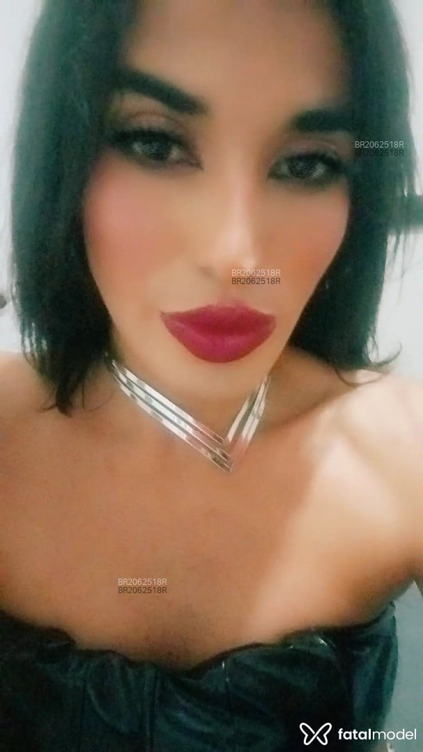Acompanhante mulher trans com cabelo castanho de olhos castanhos em Jacutinga - Thalita Ioozy