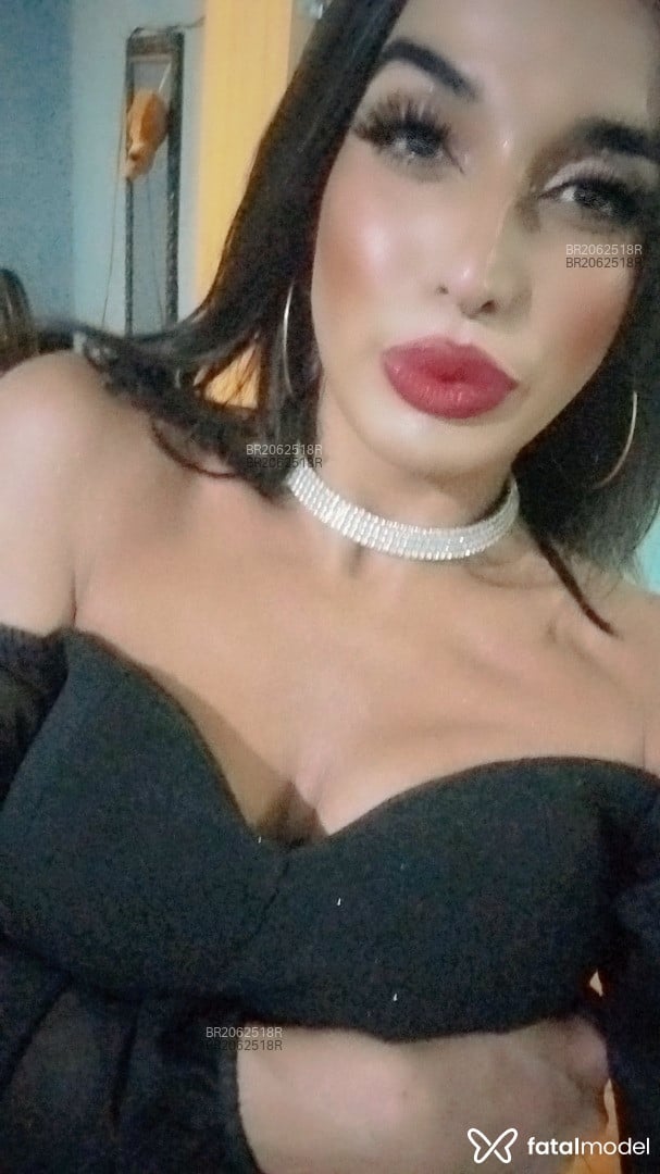 Acompanhante mulher trans com cabelo castanho de olhos castanhos em Jacutinga - Thalita Ioozy