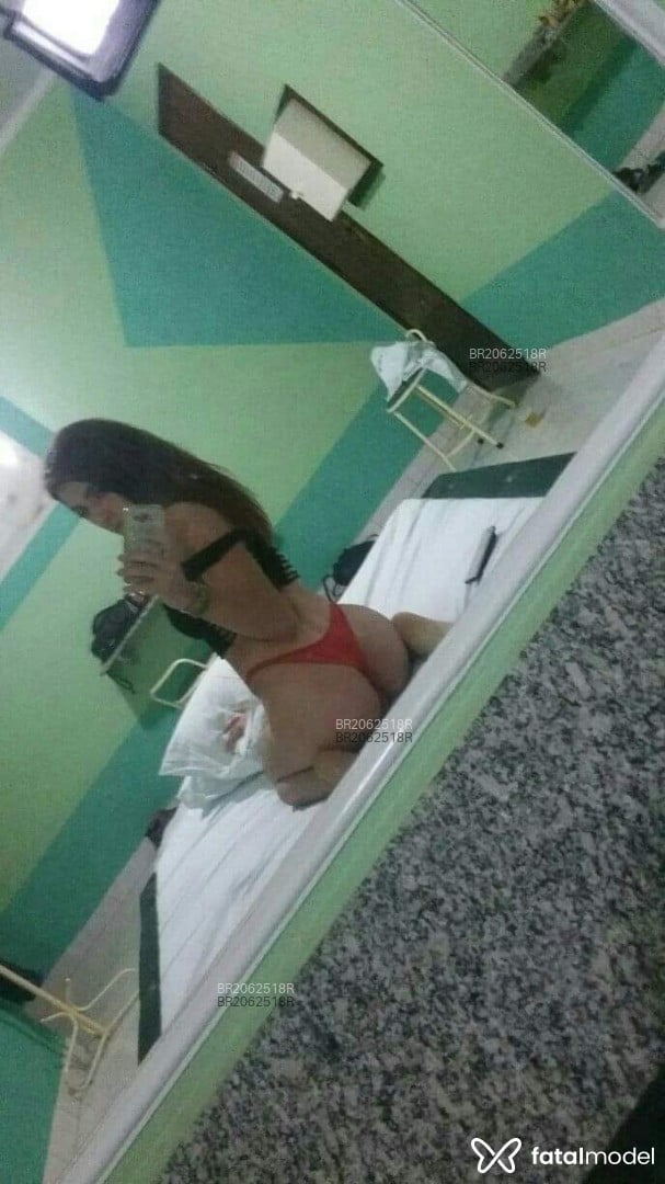 Acompanhante mulher trans com cabelo castanho de olhos castanhos em Jacutinga - Thalita Ioozy