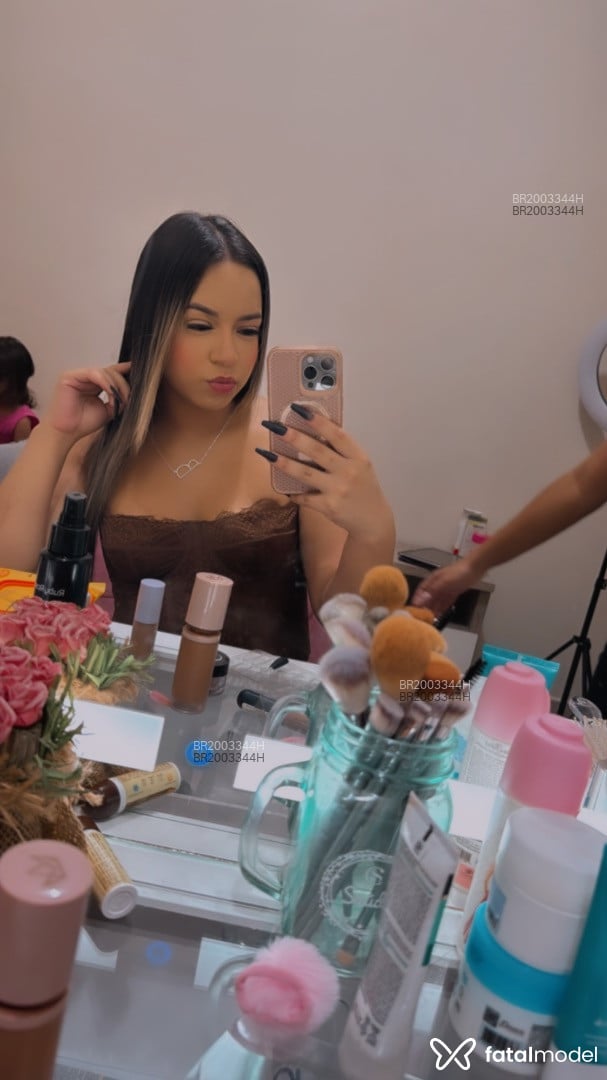 Acompanhante mulher com cabelo castanho de olhos pretos em São Paulo - Rafaella Bianchi