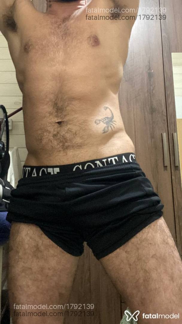 Acompanhante homem morena (o) de olhos pretos - Thomas Acompanhante homem morena (o) de olhos pretos - Thomas