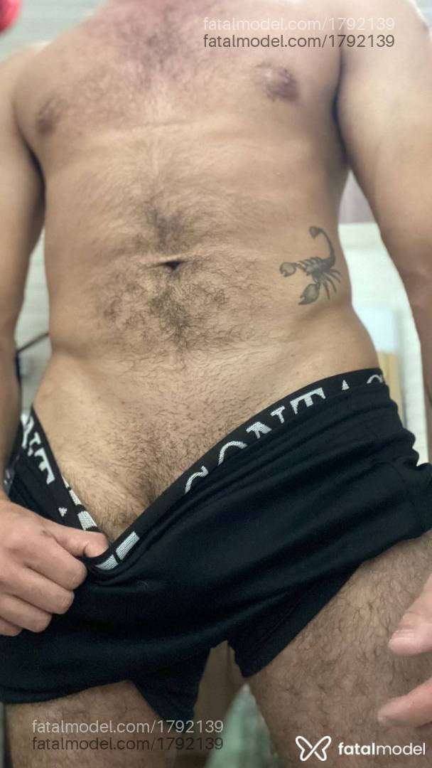 Acompanhante homem morena (o) de olhos pretos - Thomas