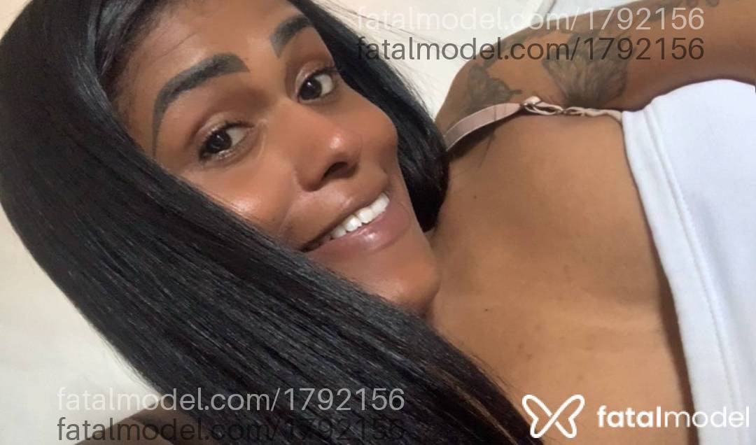 Acompanhante mulher trans com cabelo castanho de olhos castanhos - Jasmine