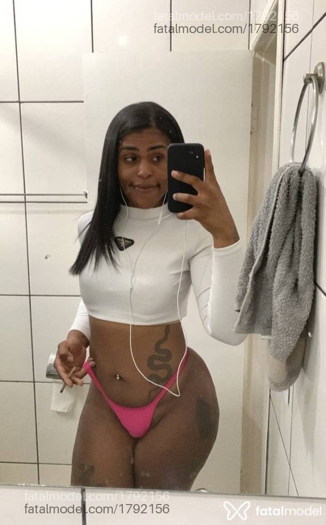 Acompanhante mulher trans com cabelo castanho de olhos castanhos - Jasmine