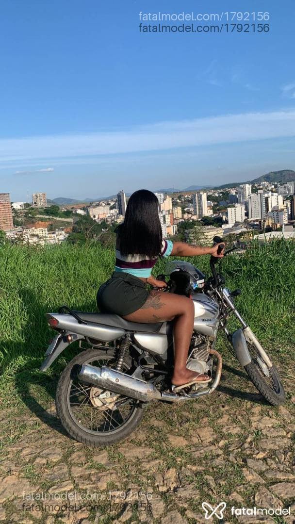 Acompanhante mulher trans com cabelo castanho de olhos castanhos - Jasmine